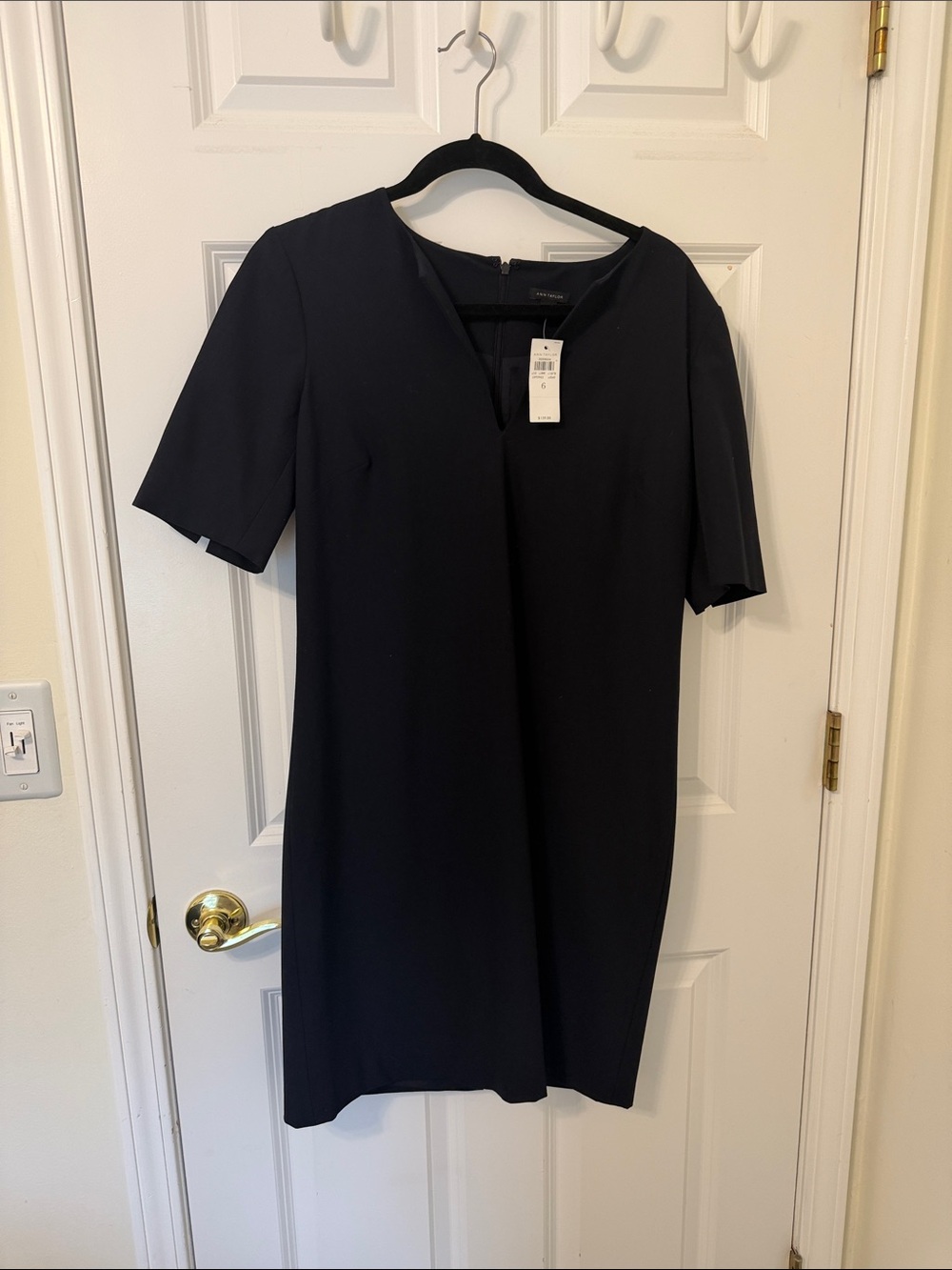 Ann Taylor Black Short-Sleeve V-Notch Shift Dress 6 NWT